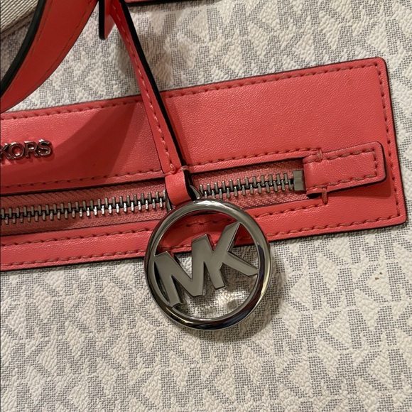 Michael Kors Cream and Pink Signature Tote - Picture 2 of 13